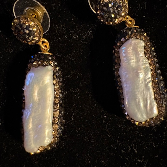 Elegant Soru Baroque Pearl Earrings as seen on Kate Middleton - Picture 4 of 10